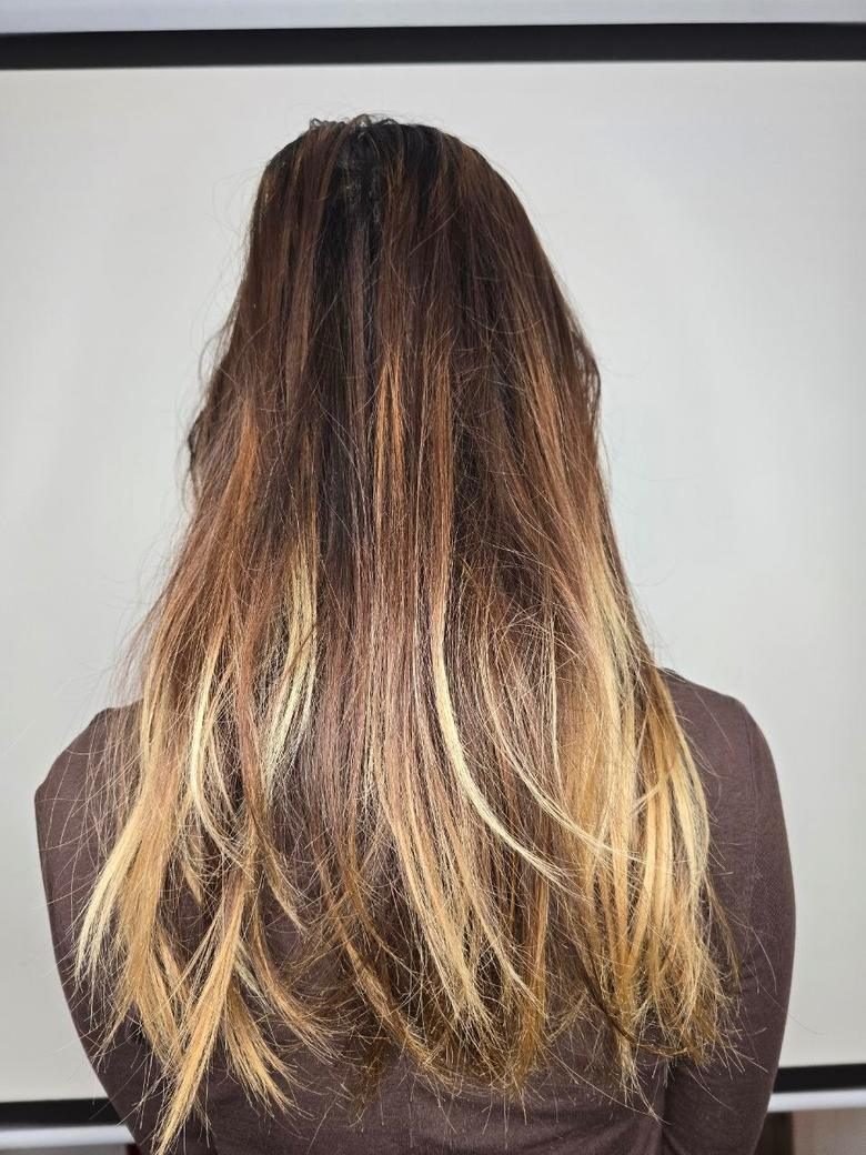 Clienta antes del cambio de color y corte